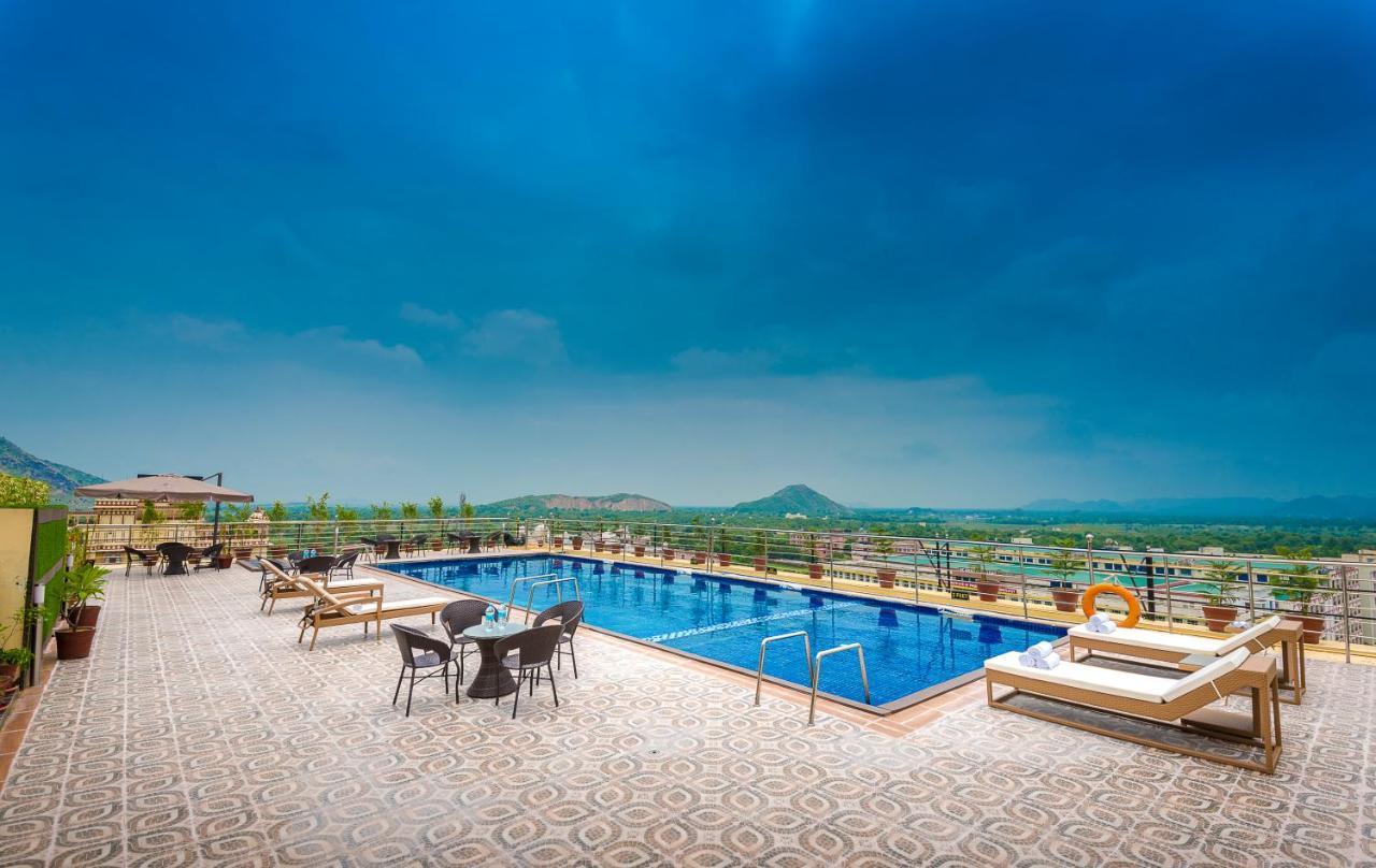 Clarion Inn Jaipur Kukas Eksteriør billede